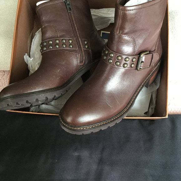 Coach Ladies Boots - Picture 2 of 6